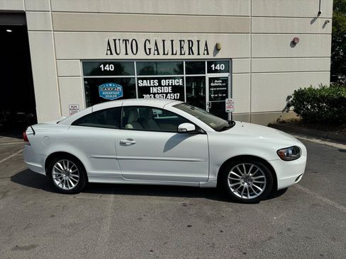 Used 2009 Volvo C70 T5 FWD image 3