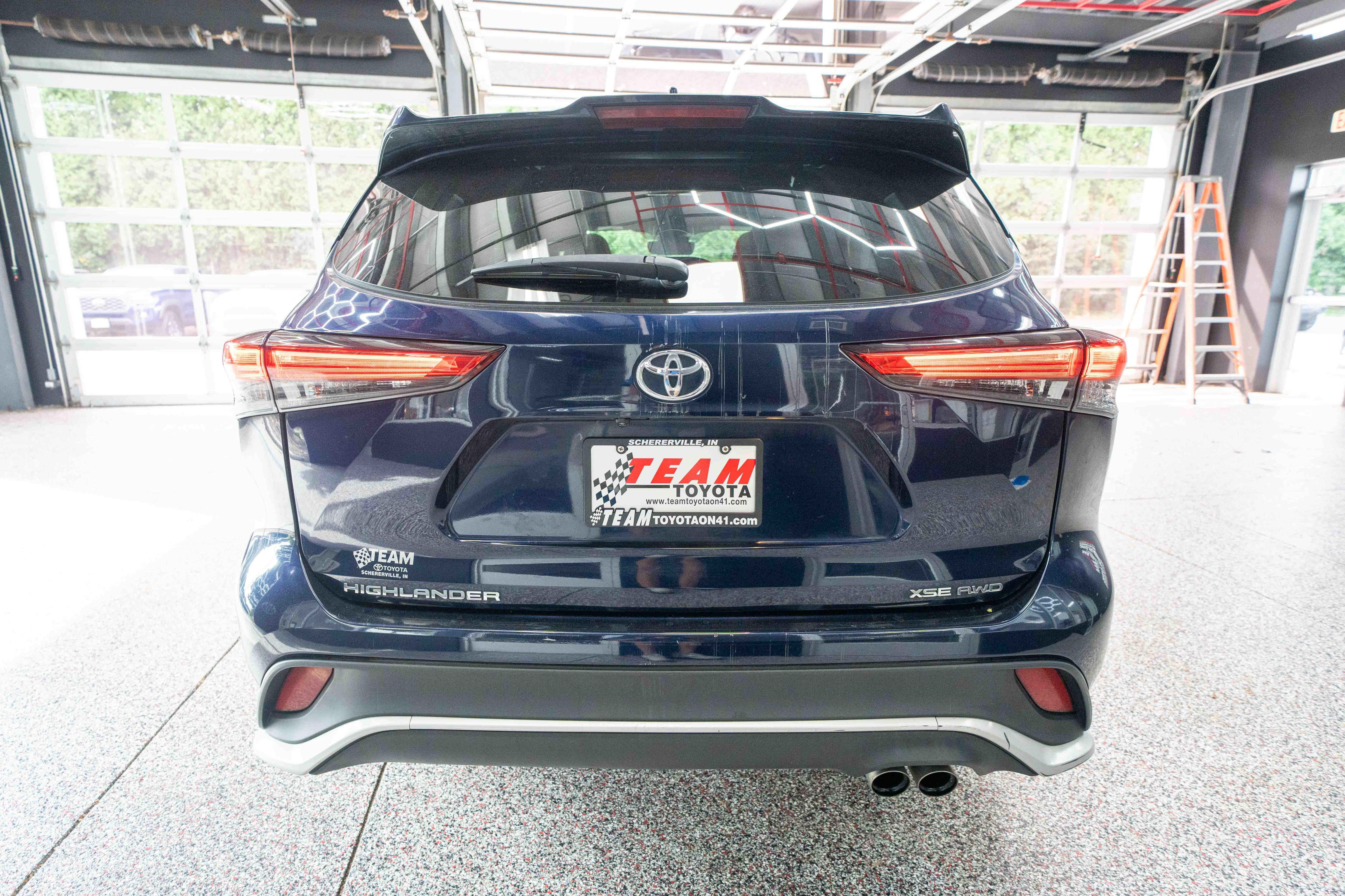 Used 2022 Toyota Highlander XSE AWD/4WD image 3