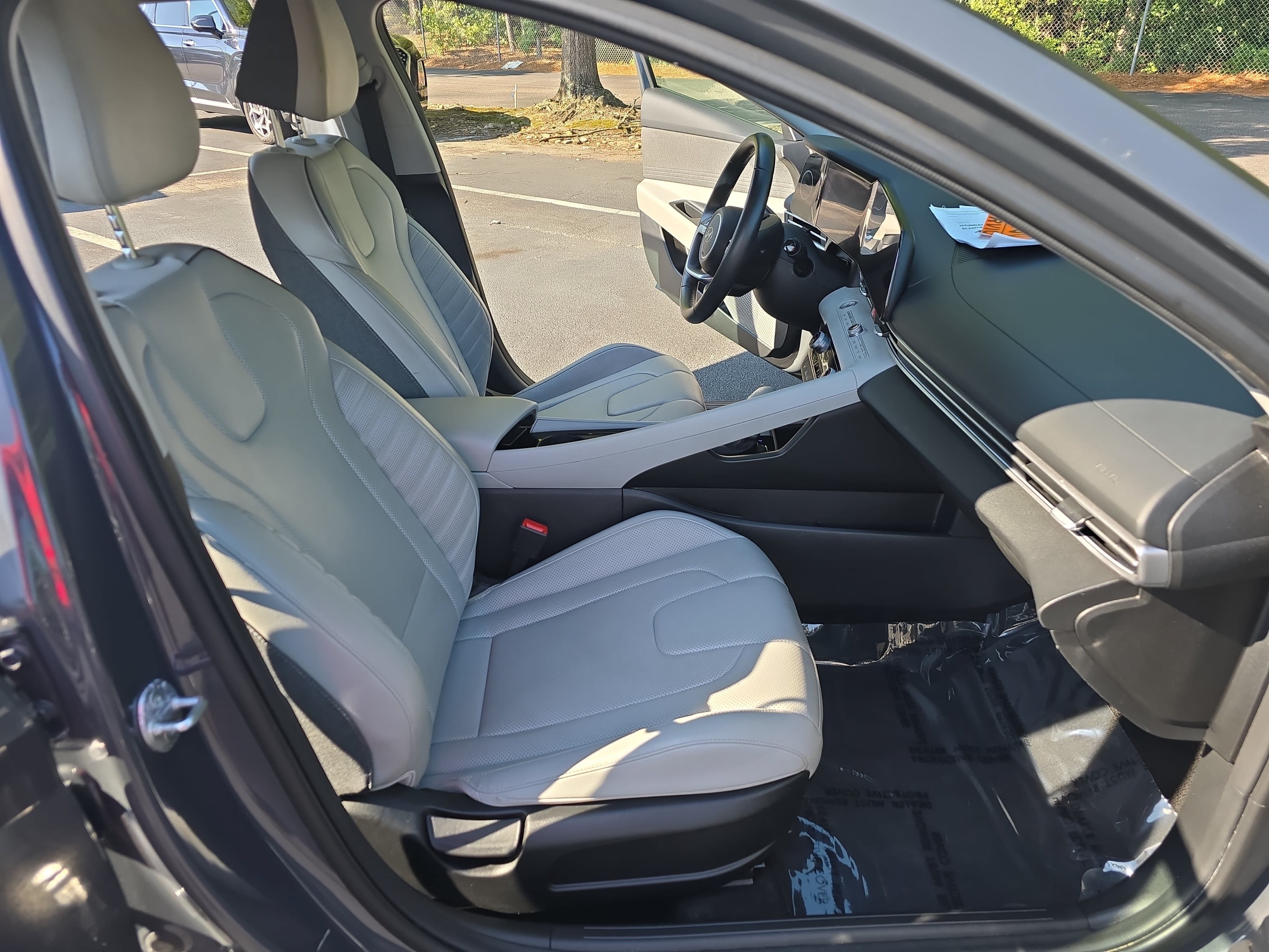Used 2025 Hyundai Elantra Limited FWD image 10
