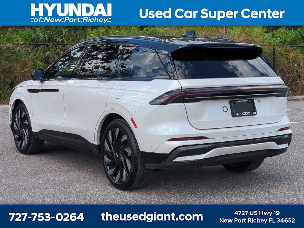 Used 2024 Lincoln Nautilus Reserve w/ Equipment Group 202A AWD/4WD image 3