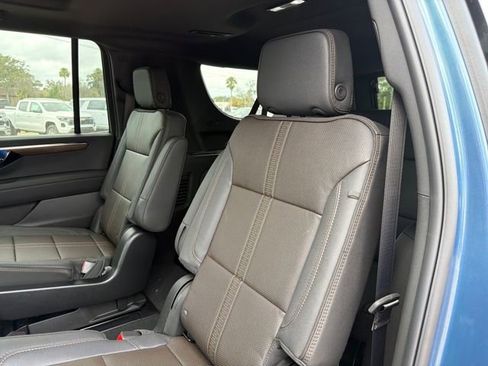 New 2026 Chevrolet Suburban High Country image 25