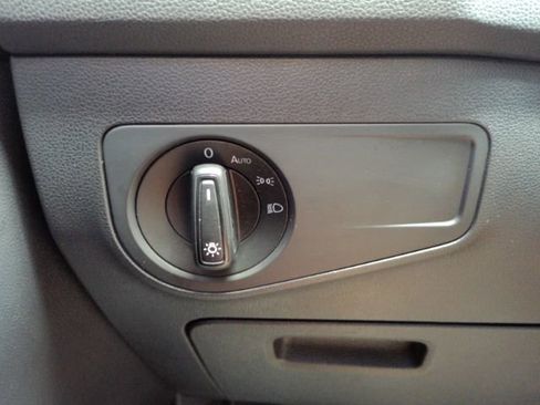 Used 2021 Volkswagen Tiguan S FWD image 33