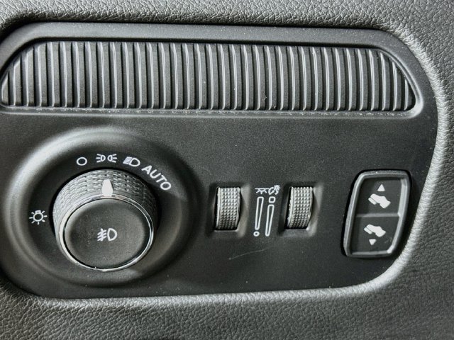Used 2024 Jeep Wagoneer Series II w/ Convenience Group I AWD/4WD image 14