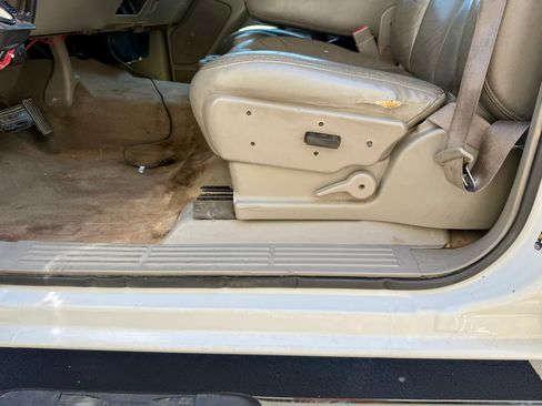 Used 2004 Chevrolet Silverado 3500 4x4 Crew Cab w/ Heavy-Duty Power Package image 36