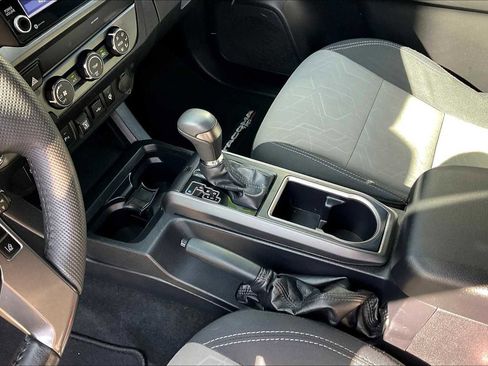 Used 2020 Toyota Tacoma TRD Sport w/ Technology Package RWD image 14