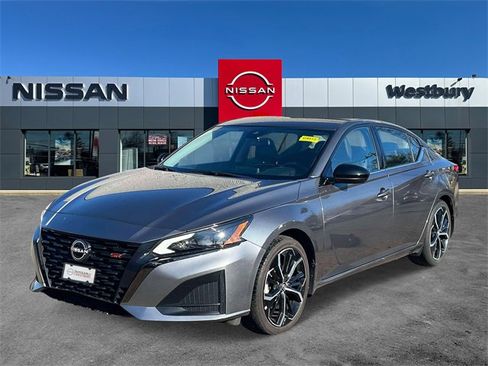 Used 2023 Nissan Altima 2.5 SR image 4