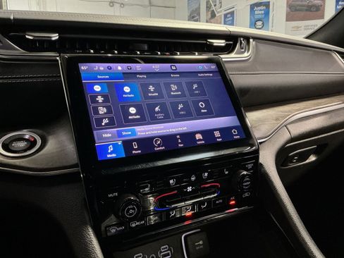 Used 2023 Jeep Grand Cherokee L Overland image 19