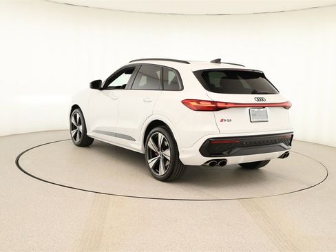 Certified 2025 Audi SQ5 Prestige image 4