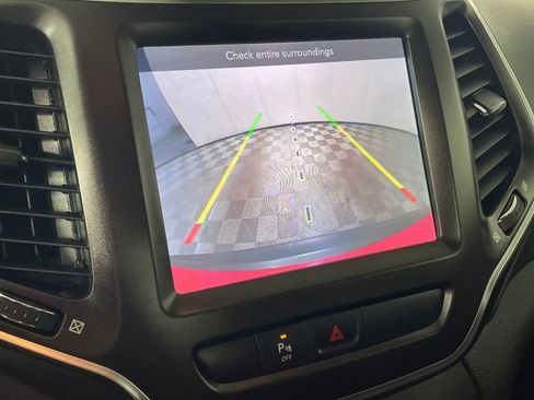 Used 2019 Jeep Cherokee Trailhawk AWD/4WD image 8
