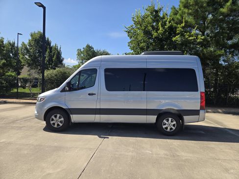 Used 2025 Mercedes-Benz Sprinter 2500 image 3