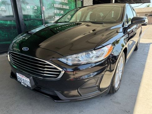 Used 2020 Ford Fusion SE image 3