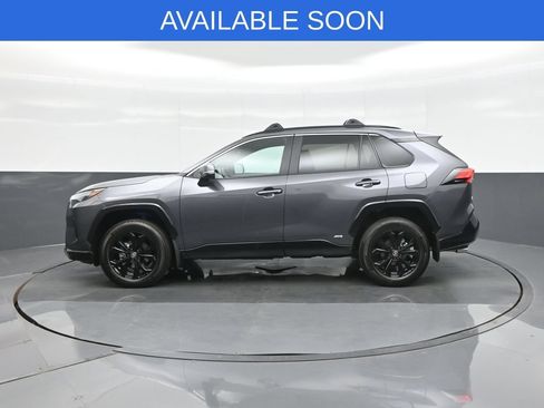Used 2025 Toyota RAV4 SE w/ Convenience Package AWD/4WD image 4