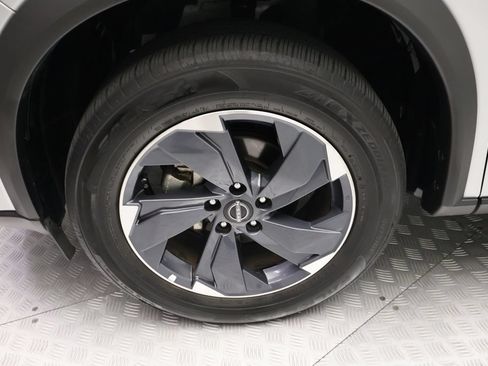 Used 2025 Nissan Rogue SV FWD image 4