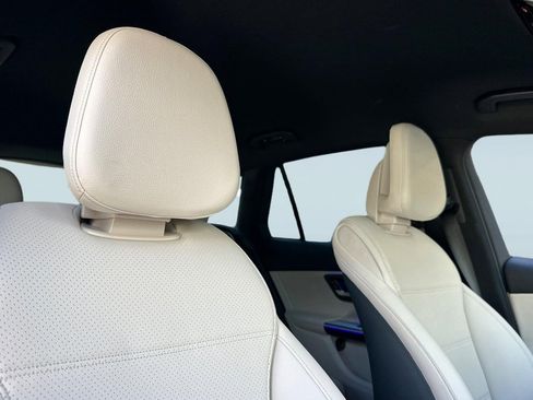 Used 2026 Mercedes-Benz GLC 300 image 28