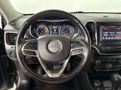 Used 2019 Jeep Cherokee Latitude Plus w/ Comfort/Convenience Group AWD/4WD image 16