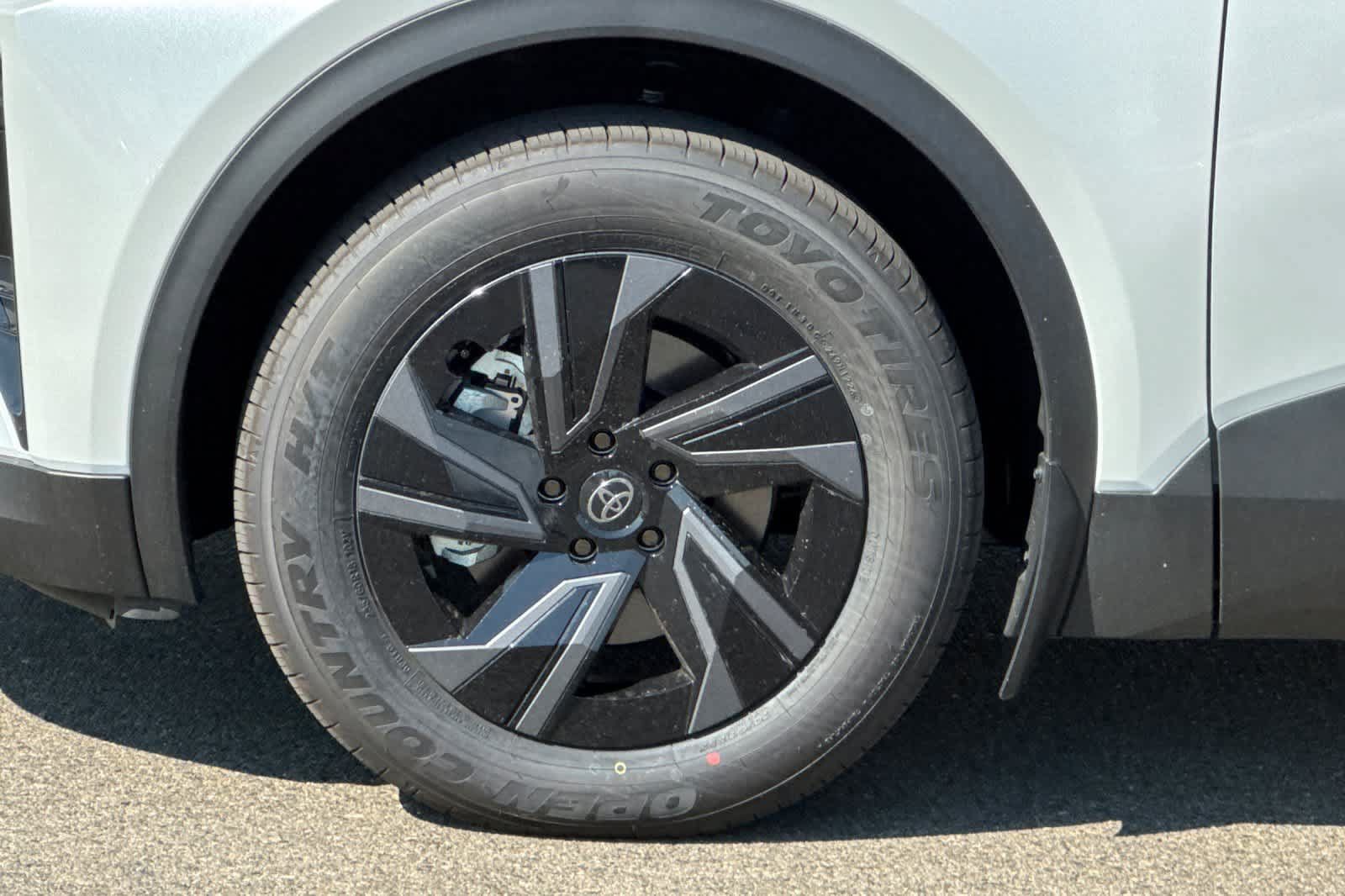 Used 2026 Toyota C-HR AWD/4WD image 31