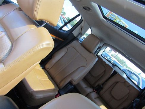 Used 2010 Lincoln MKT 2WD image 12