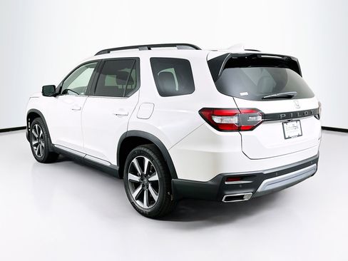 Used 2025 Honda Pilot Touring image 5