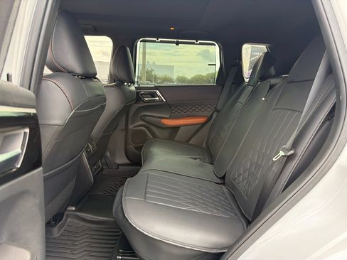 Used 2023 Mitsubishi Outlander SEL FWD image 8
