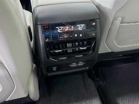 Used 2021 Jeep Grand Cherokee L Summit w/ Luxury Tech Group V AWD/4WD image 27