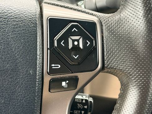 Used 2017 Toyota Tacoma SR5 w/ Tow Package AWD/4WD image 30
