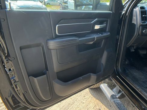 New 2025 RAM 5500 4x4 Regular Cab image 14