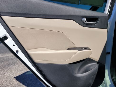 Used 2021 Hyundai Accent SE image 10