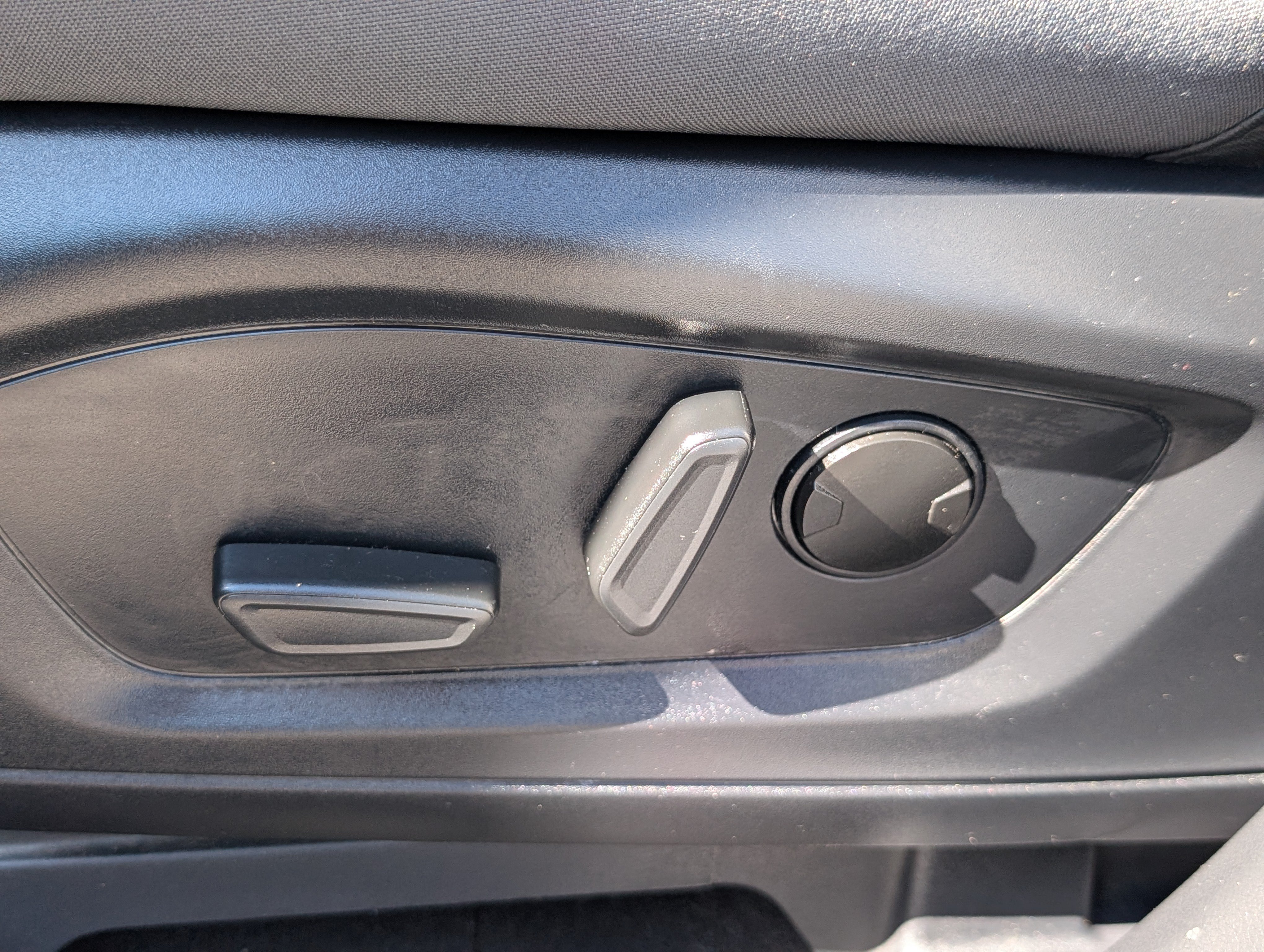 Used 2025 Ford Explorer Active AWD/4WD image 21