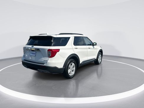 Used 2024 Ford Explorer XLT w/ Equipment Group 202A AWD/4WD image 9