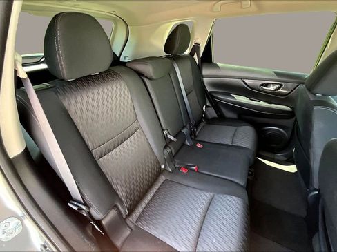 Used 2018 Nissan Rogue SV w/ Premium Package image 24