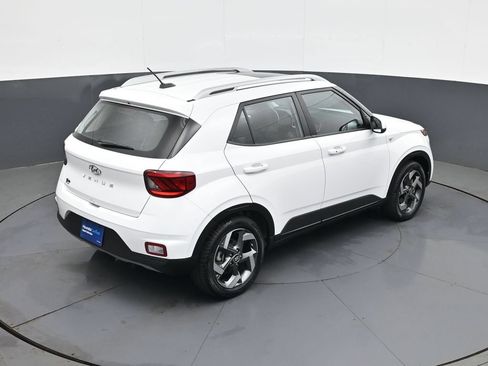 Certified 2024 Hyundai Venue SEL FWD image 17