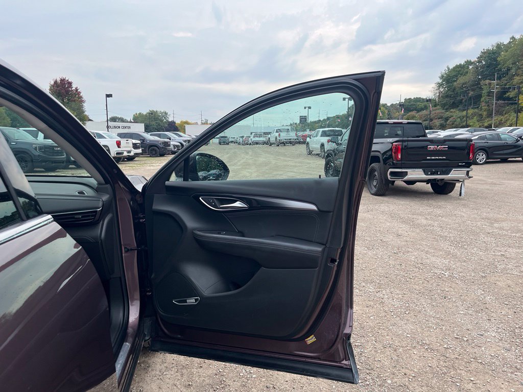 Used 2025 Buick Envision Preferred AWD/4WD image 33