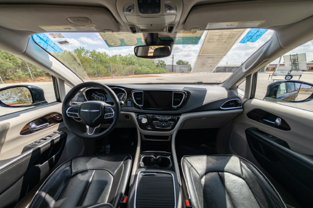 Used 2024 Chrysler Pacifica Limited FWD image 20