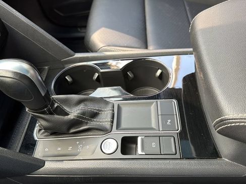 Used 2023 Volkswagen Atlas Cross Sport SE w/ Panoramic Sunroof Package FWD image 18