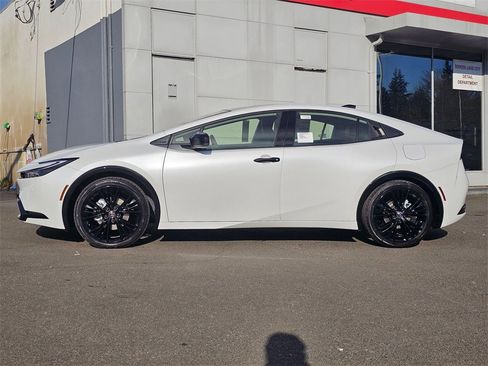 New 2026 Toyota Prius Plug-In Hybrid image 8