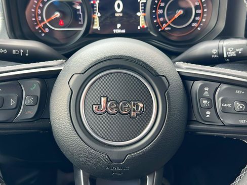 Used 2025 Jeep Wrangler Sport AWD/4WD image 25