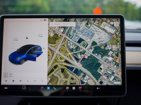 Used 2018 Tesla Model 3 Long Range RWD image 12