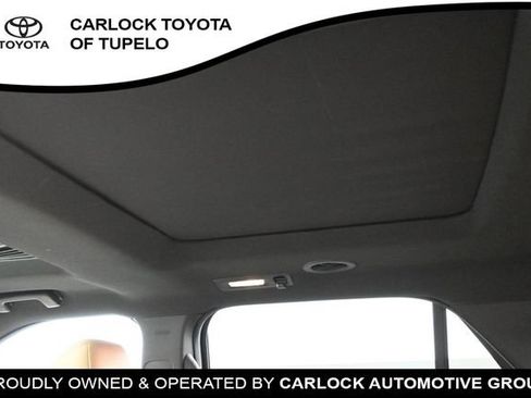Used 2017 Ford Explorer Limited w/ Equipment Group 301A FWD image 18