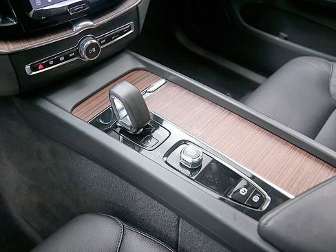 Certified 2023 Volvo XC60 B5 Plus w/ Climate Package image 17