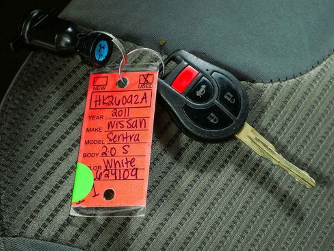 Used 2011 Nissan Sentra 2.0 S FWD image 32