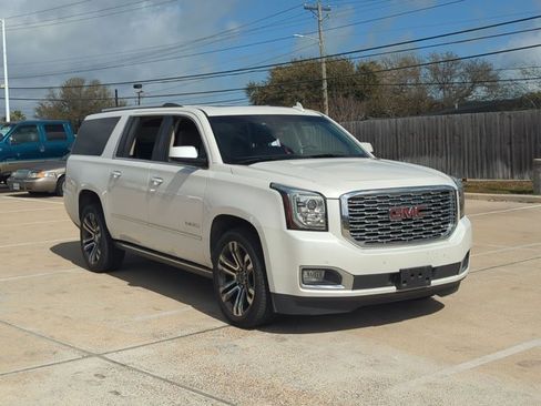 Used 2019 GMC Yukon XL Denali w/ Denali Ultimate Package image 3