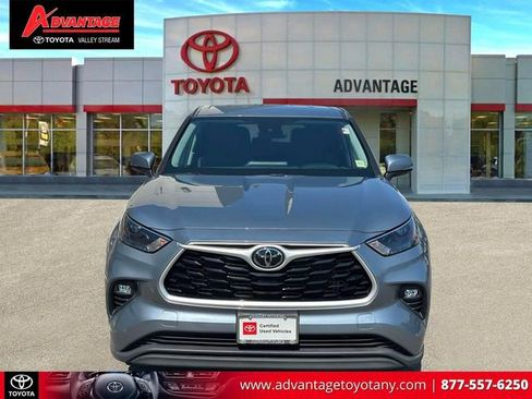 Used 2022 Toyota Highlander LE AWD/4WD image 2