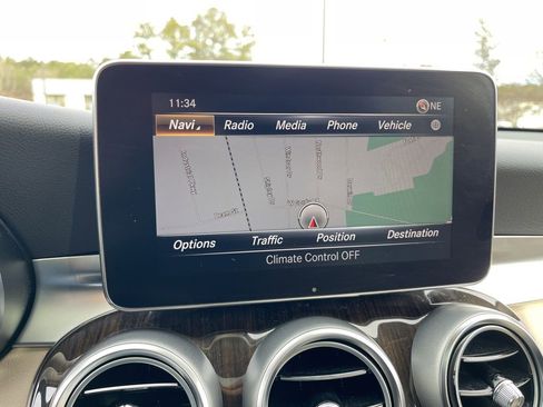 Used 2017 Mercedes-Benz GLC 300 4MATIC image 10