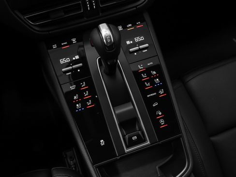 Certified 2026 Porsche Macan image 37