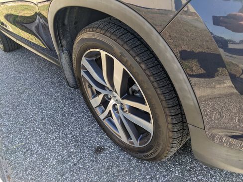 Used 2018 Honda Pilot Touring image 17