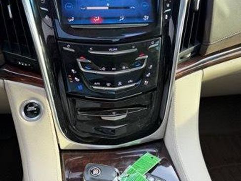 Used 2015 Cadillac Escalade ESV Luxury image 11