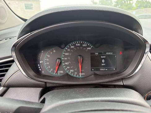 Used 2017 Chevrolet Trax LT w/ LT Convenience Package AWD/4WD image 32