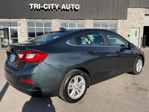 Used 2017 Chevrolet Cruze LT image 7