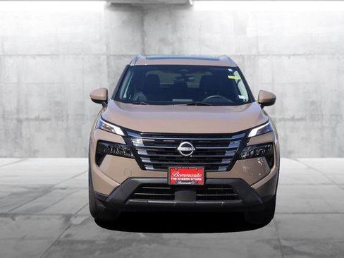 Used 2024 Nissan Rogue SV w/ SV Premium Package FWD image 4