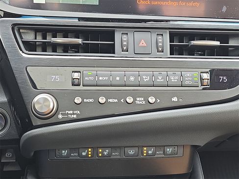 New 2025 Lexus ES 300h w/ Luxury Package image 24